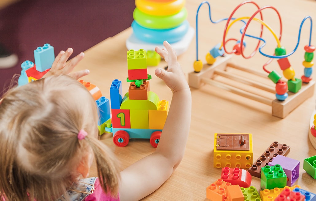 6 مزیت اسباب بازی های آموزشی برای رشد کودکان